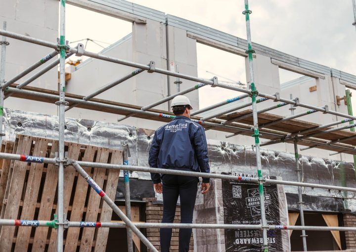 Aan het werk op de bouwplaats - veiligheid op de werkvloer - demt-flex