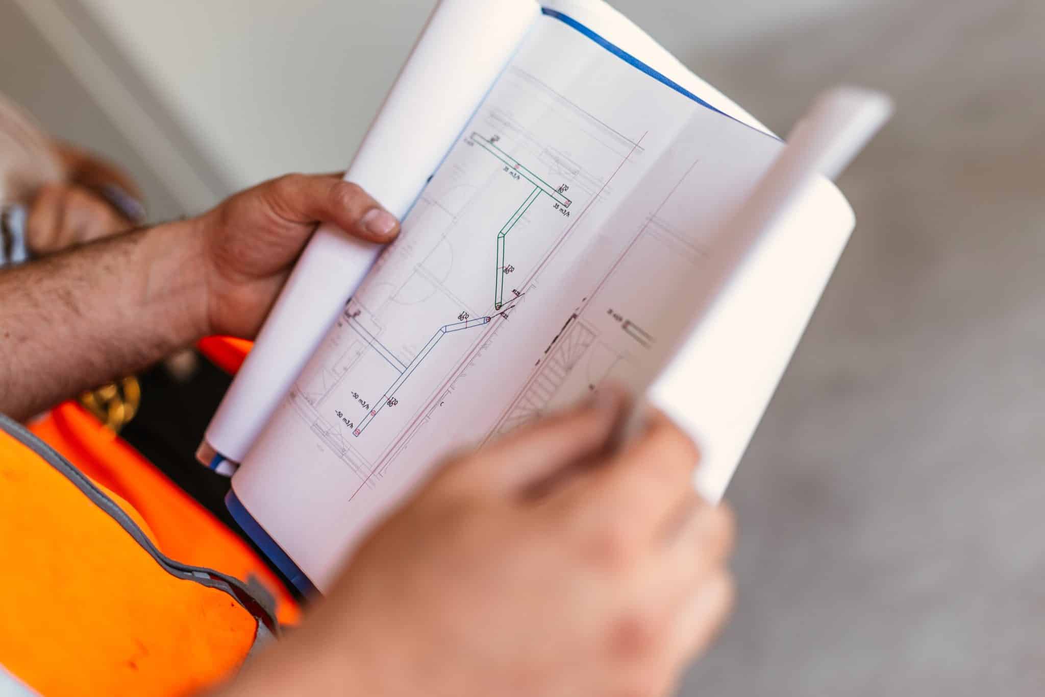 Kijken naar technische tekeningen - zzp elektromonteur - demt-flex