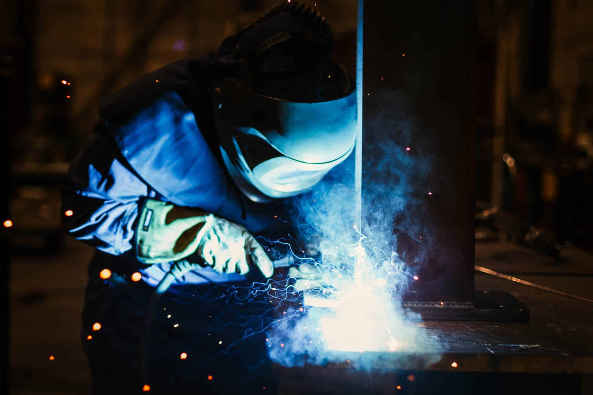Lasser aan het werk - werk als lasser - demt-flex