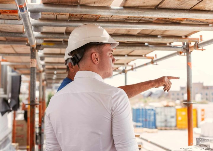Werknemers van demt-flex aan het werk op de bouwplaats - veiligheid op de bouwplaats - demt-flex