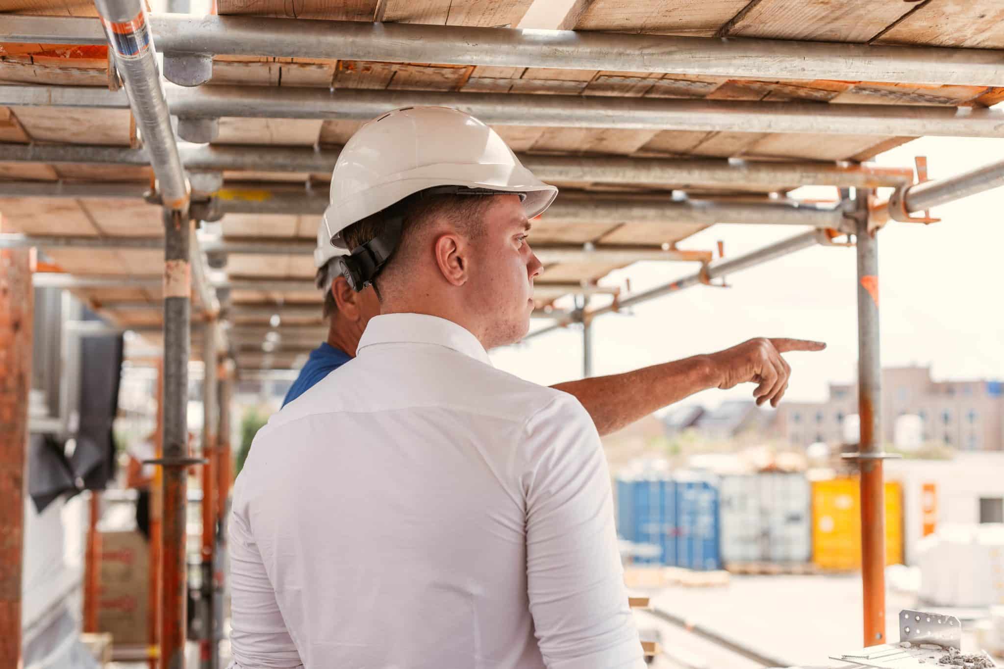 Werknemers van demt-flex aan het werk op de bouwplaats - veiligheid op de bouwplaats - demt-flex